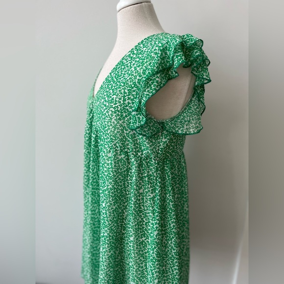 Green & White Floral V-Neck Flutter Sleeve Dress - Picture 5 of 10